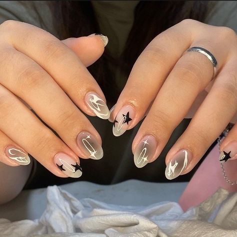 Short Nail Designs Rockstar, Nails With Stars Design Y2k, Amalie Star Nails, Korean Star Nails, Star Girl Nails Aesthetic, Y2k Natural Nails, Y2k Nail Art Short, Rockstars Girlfriend Nails, Rock Concert Nails Ideas