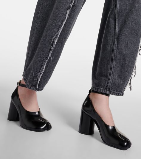 Tabi leather Mary Jane pumps in black - Maison Margiela Tabi Pumps, Fringe Fashion, Mid Heels Pumps, Mary Jane Pumps, Leather Mary Janes, Heel Pumps, Mid Heel, Hands On, Mary Janes