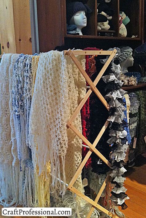 Crocheted blankets displayed on a clothes drying rack Crochet Craft Fair, Scarf Display, Craft Show Booths, Crocheted Blankets, Craft Fairs Booth, Fair Display, Craft Booth Displays, Craft Fair Displays, Craft Display