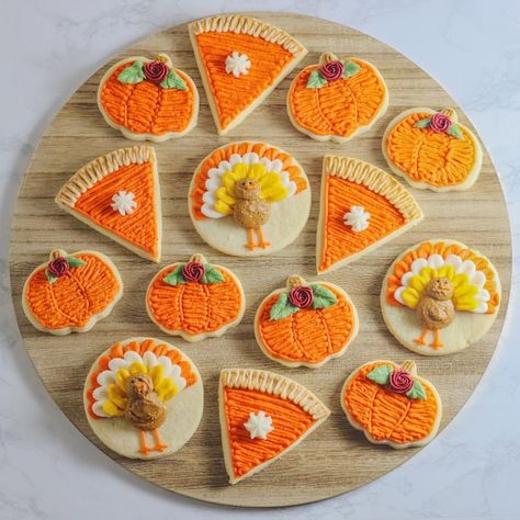 Thanksgiving Sugar Cookies Decorated Buttercream, Thanksgiving Cookies Decorated Buttercream, Thanksgiving Sugar Cookies Buttercream, Fall Cutout Cookies, Thanksgiving Buttercream Cookies, Thanksgiving Cakes Decorating, Thanksgiving Sugar Cookies, Turkey Sugar Cookies, Decorative Baking