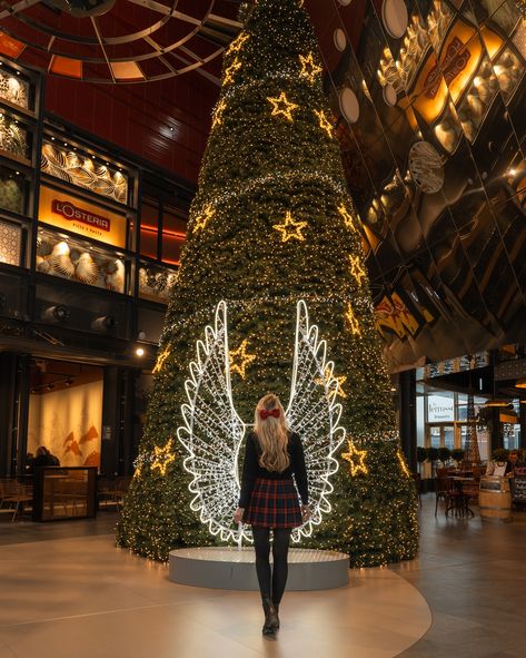 Christmas in Frankfurt 🎄✨SAVE & SHARE One of Germany’s biggest Christmas markets opens its doors 25th November 🤩 Dates: 25.11.24 - 22.12.24 Immerse yourself in the enchanted atmosphere of Frankfurt at Christmas. Frankfurt’s Christmas Market is one of the largest and most popular in Germany. Iconic locations like Römerberg, St Paul’s Square, Stoltze Brunnen, and Kaiserdom St. Bartholomaus are adorned with sparkling lights, creating a magical, festive atmosphere. 📌Things to do: Explore Rö... Frankfurt Germany, Sparkling Lights, Christmas Markets, St Paul, Saint Paul, Christmas Market, My Vibe, Europe Travel, Enchanted