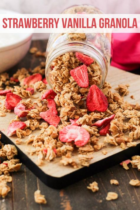 Vanilla Granola Recipe Healthy, Freeze Dried Strawberry Recipes, Berry Granola, Granola With Dried Fruit, Strawberry Granola Bars, Granola Recipe, Vanilla Granola Recipe, Homeade Granola, Strawberry Shortcake Granola