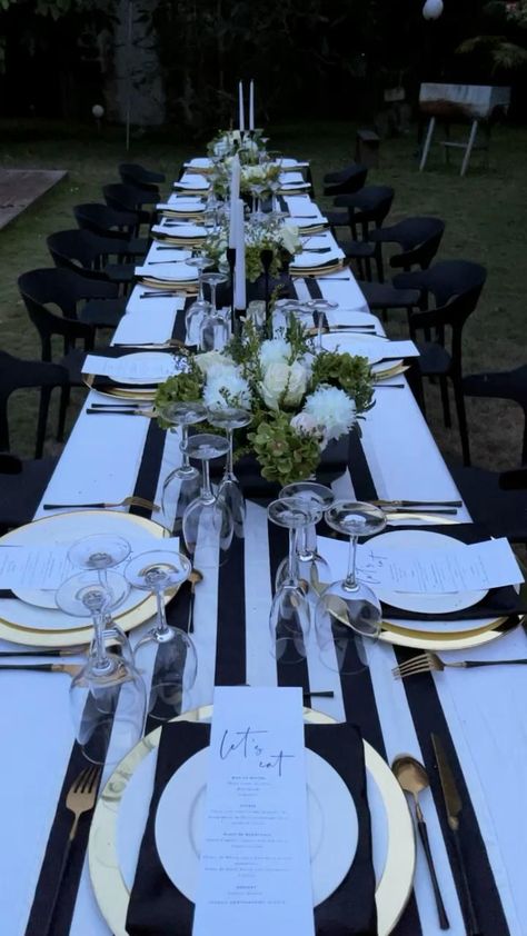 60th Dinner Party Decorations, Male Table Centerpieces, Mens Birthday Tablescape, Black And White Attire Party, Elegant Dinner Party Decorations, Elegant Party Ideas, Green Wedding Decorations, 40th Birthday Party Decorations, Dinner Party Decorations