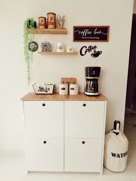 [Promotion] 26 Most Pinned Coffee Bar Ideas Station Small Corner Insights To Copy 2022 #coffeebarideasstationsmallcorner Kitchen With Coffee Corner, Cute Coffee Corner Ideas, Coffee Corner Small Kitchen, Coffee Corner Decor Ideas, Small Coffee Corner Ideas, Coffee Bar Design Home, Coffee Corner In Kitchen, Coffee Corner In Living Room, Simple Coffee Corner