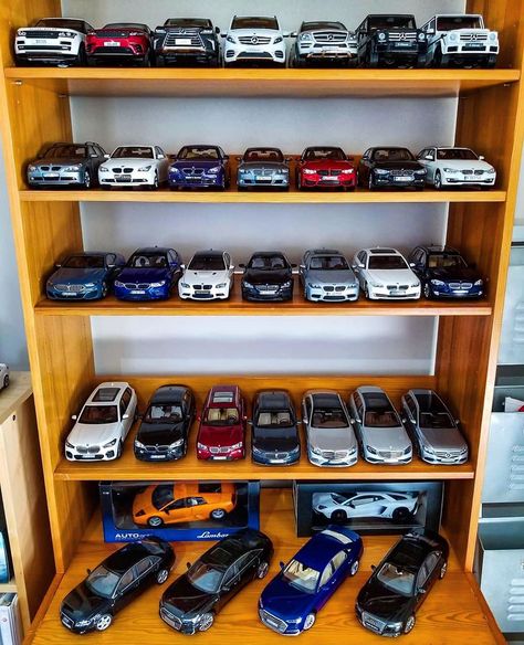 Q8🇰🇼-DIECAST⚙️-FIGURES 🚘 on Instagram: “What’s you’re favorite manufacturing company?? @mercedesbenz  @bmw @lexus_jp  @landrover  @audi @lamborghini  By: @scale_model_car_guy…” Toy Car Collection, Car Model Display, Audi Lamborghini, Doll Museum, Model Cars Collection, Sensory Room, Scale Models Cars, Thomas The Tank Engine, Toy Cars