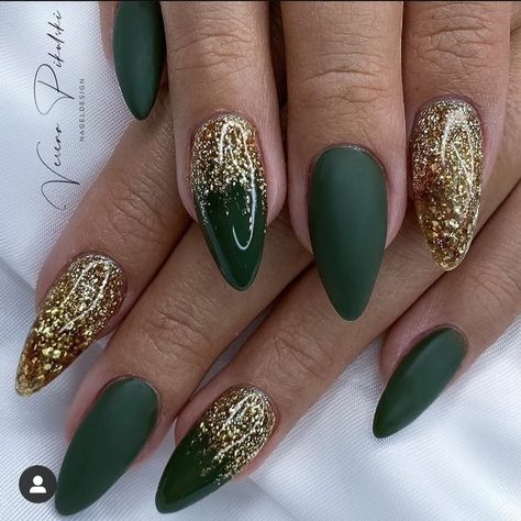 Green And Gold Sns Nails, Forest Green And Gold Nails Acrylic, Dark Green And Rose Gold Nails, Almond Nails Green And Gold, Gold Nails With Green Accent, Forest Green Gold Nails, Green With Gold Glitter Nails, Emerald Green Wedding Nails For Bride, Dark Green Silver Nails