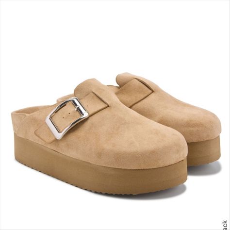 Women's Cutie Pie Platform Clog curated on LTK Platform Outfit, Platform Clogs Shoes, Girls Clogs, Womens Clogs And Mules, Clog Style, Sneakers Nike Air Max, Teaching Outfits, Clogs And Mules, Earthy Outfits