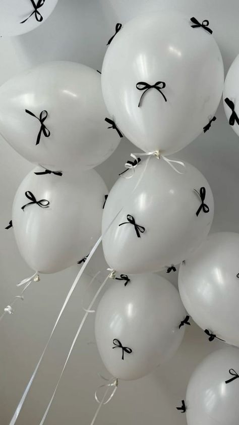 13 Birthday Balloon Ideas, Black Bow Decoration, Birthday Black And White Aesthetic, Black Bows Aesthetic, Black White Birthday Party Decor, Balloons With Bows, Black And White Bow Party, Black Birthday Aesthetic, Ideas De Cumpleaños Aesthetic