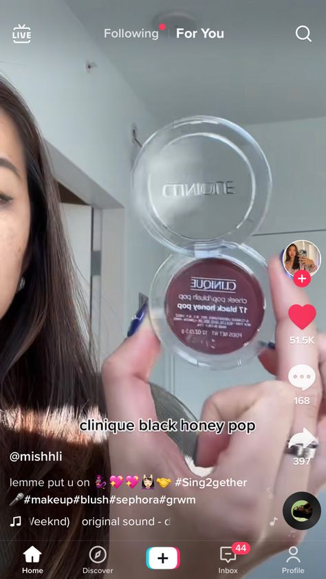 Clinique Black Honey Pop Blush, Clinique Black Honey Blush, Honey Pops, Clinique Black Honey, Black Honey, Cleaning Gadgets, Perfect Makeup, Aesthetic Makeup, Makeup Products