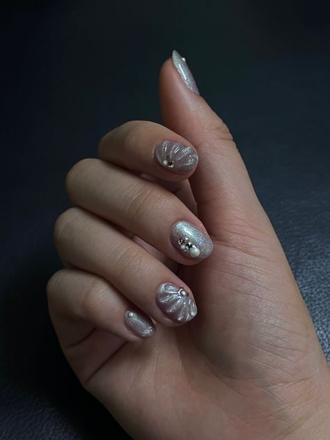 Nail Inspo 2023, Mermaid Shell, Mermaid Nails, Pearl Nails, Cat Eye Gel, Cat Eye Nails, Mermaid Theme, Eye Gel, Gel Nail