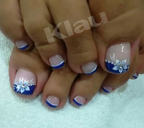 blue #naildesign Blue Toenails, Pedicure Trends, Toenails Designs, Blue Toe Nails, Toenail Art Designs, Feet Nail Design, Pedicure Designs Toenails, French Pedicure, Gel Toe Nails