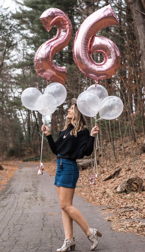 26th rose gold birthday balloons Ballon Birthday Photoshoot, 26 Birthday Photoshoot Ideas, 26th Birthday Balloons, 26th Birthday Ideas Photoshoot, Birthday Photo With Balloons, Birthday Photos With Balloons, Birthday With Balloons Photo Ideas, Birthday Picture Ideas With Balloons, Birthday Pictures With Balloons