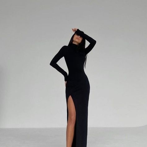 Long Tight Dress, Elegant Photography, High Fashion Poses, Tight Black Dress, Professional Tips, Classy Photography, Foto Poses, Dress Aesthetic, White Backdrop