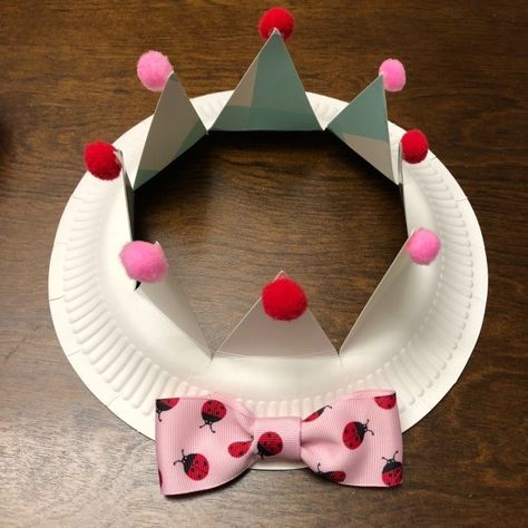 Crazy Paper Hats For Kids, Paper Plate Birthday Crown, Hats For Preschoolers To Make, Jester Hats Craft, Hats Activities For Preschool, Easy Crazy Hat Day Ideas For Kids, Christmas Party Hats Diy, Homemade Party Hats, Fun Hats Diy