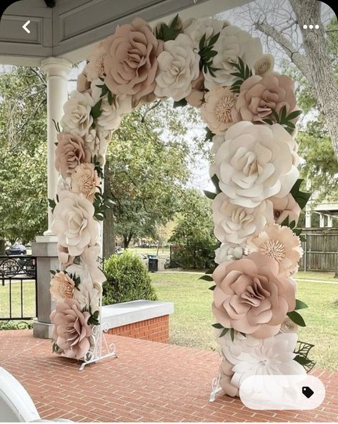 Wedding Ceremony Setup, Paper Flower Decor, Paper Flowers Wedding, How To Make Paper Flowers, Paper Flower Backdrop, Diy Crafts Paper Flowers, Giant Flowers, Giant Paper Flowers, Paper Flower Tutorial