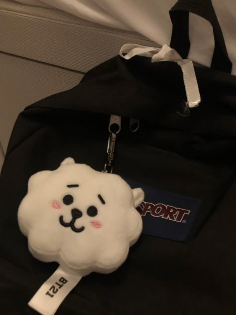 Aesthetic Backpack Jansport, K Pop Backpack, Rj Aesthetic Bt21, Kdrama Backpack, Decorated School Bag, Bt21 Rj Aesthetic, Korean Backpack Aesthetic, Decorated Backpack Aesthetic, Jansport Backpacks Aesthetic