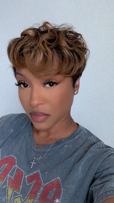 Under Shaved Hair, Short Blonde Haircut, Finger Waves Short Hair, Blonde Haircut, Shaved Hairstyles, Short Relaxed Hairstyles, Haircut For Women, Black Women Short Hairstyles, Haircuts Blonde