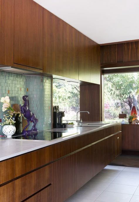 Original Kitchen. Purple horse sculpture designed by Renee and carved in Ubud, Bali. Styling – Anna Flanders, Photo - Angelita Bonetti for The Design Files. Mid Century Modern Kitchen Design, Modern Mid Century Kitchen, Casa Vintage, Mid Century Modern Kitchen, Mid Century Architecture, Mid Century Kitchen, Modern Kitchen Cabinets, Mid Century Modern Decor, Kitchen Cabinetry