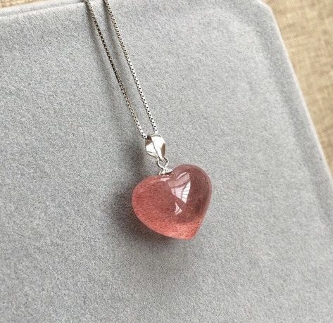 Cute Heart Necklaces, Freetime Activities, Red Heart Necklace, Pretty Jewelry Necklaces, Heart Necklaces, Heart Shaped Pendant, Magical Jewelry, Jewelry Accessories Ideas, Girly Accessories