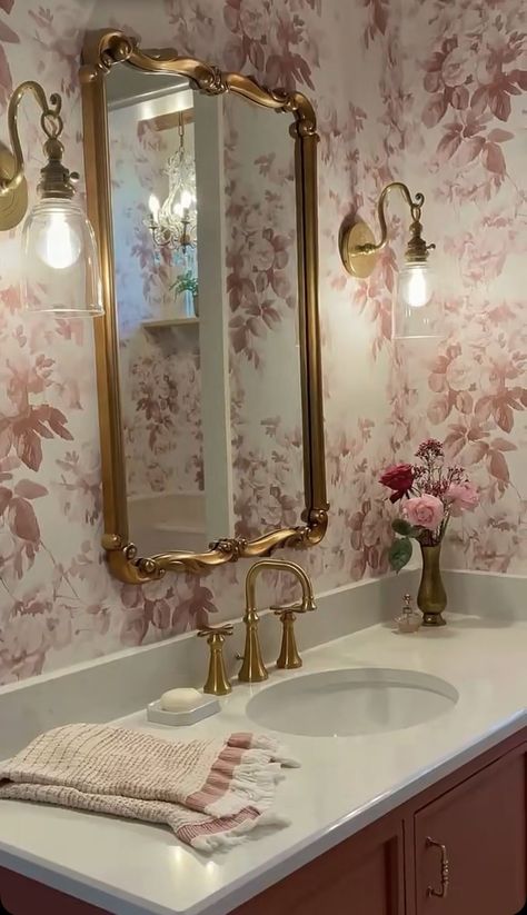 Drømme Bad, Victorian Bathroom, Casa Vintage, Home Decoration Ideas, Dream House Rooms, Bathroom Inspiration Decor, Ideas Living Room, Home Decor Living Room, Home Decorating Ideas