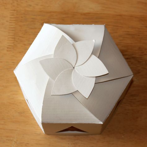 Package Design - Egg Carton on Behance Origami Packaging Design, Hexagon Packaging Design, Flower Box Design, Origami Packaging, Box Packaging Templates, Packaging Nets, Carton Design, Paper Box Diy, Tea Packaging Design