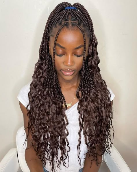 Knotless Braids with Undone Ends Knot Less Box Braids With Curly Ends, Curly Medium Box Braids, Box Braids With Ends Out, Braids With The Ends Out, Black Braids Hairstyles With Curls, How To Style Braids With Curls At The End, Colour 30 Knotless Braids With Curls, Knotelles Braids With Curls, Big Braids With Curls At The End