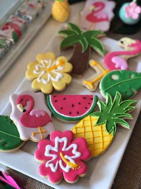 Hawaiian Birthday Party Cake Ideas, Flamingo Birthday Cake 2 Tier, Flamingo Birthday Party Cake Ideas, Hawaiian Theme Birthday Party Decorations, Tropical Themed Party Ideas, Luau 1st Birthday Cake, Summer Birthday Decoration Ideas, Birthday Party Tropical Theme, Tropical Ideas Decoration