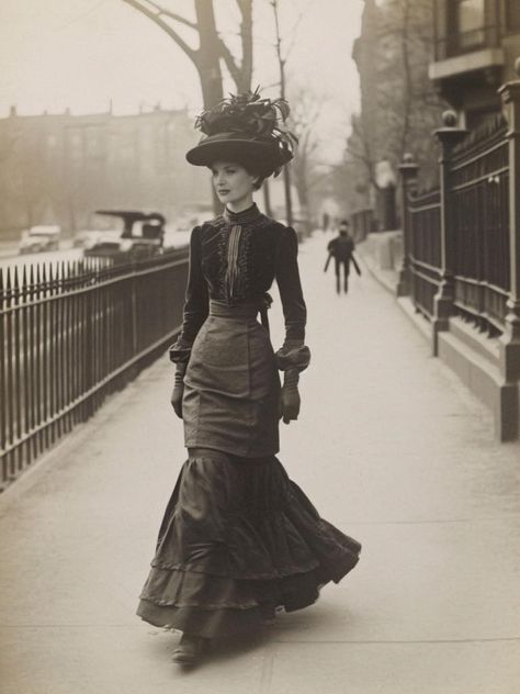 Victorian Winter Fashion, Late 1800s Fashion, Bella Epoque, Victorian Era Fashion, 1800s Fashion, 20th Century Fashion, Evolution Of Fashion, Victorian Clothing, Victorian Women