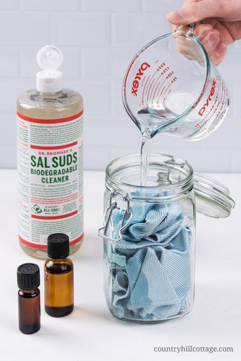 Learn how to make your own DIY disinfectant wipes with essential oils and alcohol! Easy homemade cleaning wipes are effective to disinfect surfaces. The natural home made cleaning recipe is made with non-toxic materials. How to make homemade Clorox/Lysol wipes with Young Living Thieves or Doterra On Guard, reusable zero waste cloth or disposable paper towels. Great for kitchen, bathroom, car and travel. Printable labels for the container. #wipes #cleaning #essentialoils | countryhillcottage.com Disinfecting Wipes Container, Homemade Disinfecting Wipes, Homemade Cleaning Wipes, Diy Disinfectant, Diy Cleaning Wipes, Doterra On Guard, Lysol Wipes, Young Living Thieves, Disinfectant Wipes