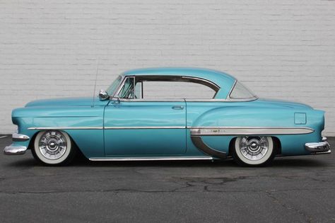 54 Bel Air hardtop. lowered with Cadillac Sombrero hubcaps. Bel Air Car, Chevrolet Vintage, 1954 Chevy Bel Air, Old American Cars, Chevy Cars, Kustom Cars, Car Chevrolet, Chevy Bel Air, Chevrolet Bel Air