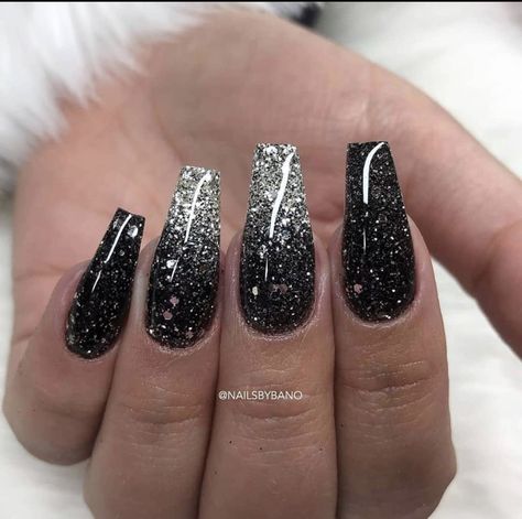 Black Sparkle Nails, Nail Art Paillette, Nailart Glitter, New Year Nails, Black Nails With Glitter, New Years Nail Designs, New Years Eve Nails, Silver Glitter Nails, Milky Nails