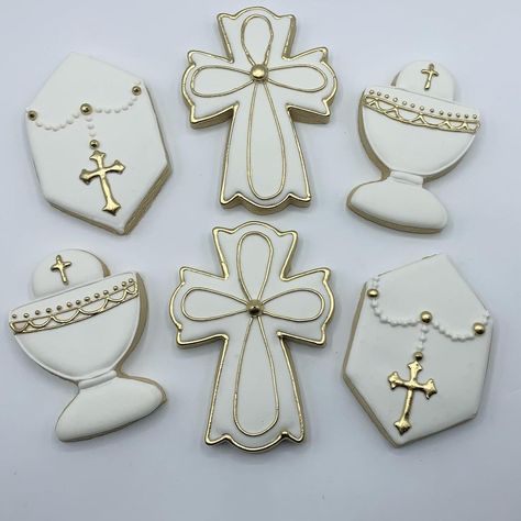 Sweet Swamp Cookies on Instagram: “May the joy and peace of the Savior guide you in every way, today and always. Congratulations  to all those making their First Communion.…” Chalice Cookies Decorated, Communion Cookies Decorated, First Communion Cookies Decorated, First Communion Sugar Cookies, Baptism Treats, Confirmation Cookies, First Communion Cookies, Macaroon Packaging, Communion Cookies