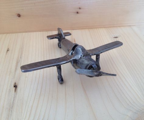 metal art: second plane war Metal Airplane, Soda Can Crafts, Welding Ideas, Welding Art Projects, Pinterest Diy Crafts, Pinterest Diy, Metal Works, Metal Art Welded, Metal Projects