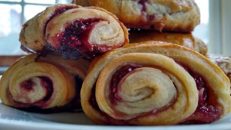 These Russian Tea Biscuits are Even Better Than Rugelach | The Nosher Roni Rolls, Jewish Meals, Rugelach Recipe, Jewish Foods, Jewish Holiday Recipes, Kosher Cooking, Jewish Learning, Cake Mug, Russian Tea