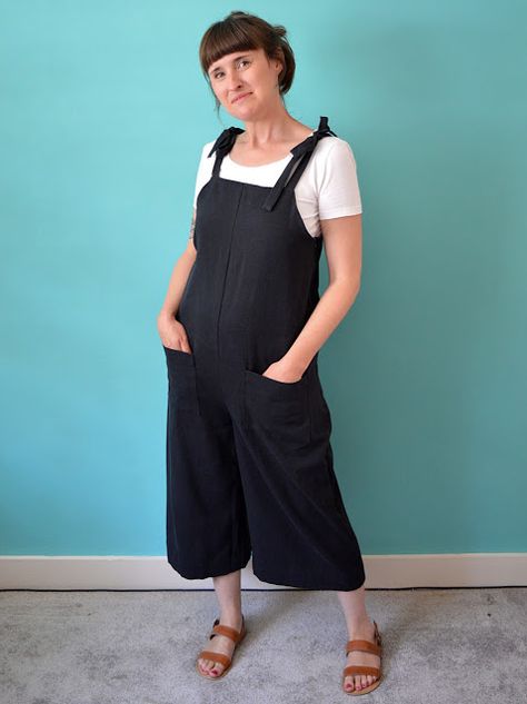 Sewing Patterns Free Overalls, Overall Sewing Pattern Free, Overall Free Pattern, Dungarees Free Pattern, Free Overall Pattern Women, Dungarees Pattern Free Women, Dungarees Pattern Free, Diy Overall Dress Free Pattern, Sew Overalls Free Pattern