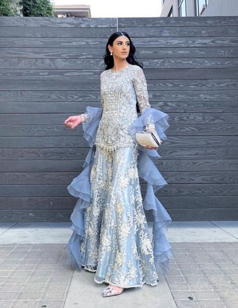 Indian Wedding Sharara Outfits, Indian Farewell Outfits School, Modern Pakistani Outfits, New Shadi Dresses, Sharara Look For Wedding, Dresses To Wear To A Wedding Pakistani, Desi Eid Outfits, Classy Engagement Dress, Latest Sharara Designs Party Wear