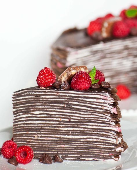 Chocolate Crepe Cake, Tiramisu Pasta, Cake With Raspberries, Crepe Cake Recipe, Romantic Desserts, Sugar Cookie Cakes, Chocolate Crepes, Torte Cupcake, Crepe Cake