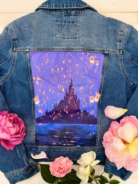 Disney Denim Jacket Painted, Disney Painted Jean Jacket, Rapunzel Clothes, Painted Jeans Jacket, Jean Jacket Painting, Jean Jackets Diy, Diy Disney Clothes, Disney Denim Jacket, Jeans Jacket Painted