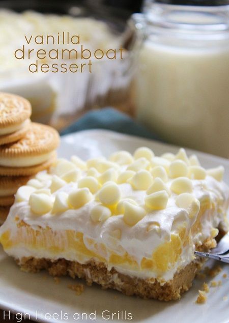 Vanilla Dreamboat Dessert ! This  Dessert is Heavenly !It is Like Chocolate Lasagna in Creamy Vanilla ! Grill Dessert, Holiday Sweets, A Piece Of Cake, Mini Cheesecakes, Sweet Delights, Piece Of Cake, Banana Split, Yummy Sweets, How Sweet Eats