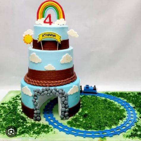 Moving Train, Train Cake, Cake Decorating Designs, Cake Designs, Cake Decorating, Birthday Cake, Train, Baking, Cake