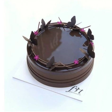 Mousse Cake Decoration Ideas, Elegant Chocolate Cake Design, Entremet Cake Design, Brownies Aesthetic, Mousse Cake Decoration, Chocolate Cake Toppers, Chocolate Cream Cake, Cake Designs For Girl, Glaze Cake