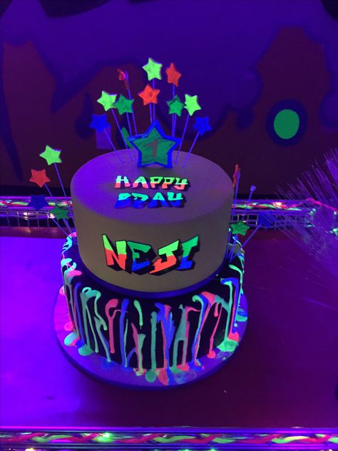 Glow in the dark cake at Max Adventures Party Place Neon Cakes Glow Birthday Parties, Glow In The Dark Cake Ideas, Glow Party Cake Ideas, Glow In The Dark Cake, Glo Party, Bar Themes, Neon Birthday Cakes, Dark Cake, Neon Pool Parties