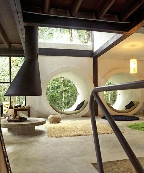 round windows.  awesome Casa Hobbit, Tropical Beach Houses, Window Nook, Design Seeds, Natural Home Decor, Style At Home, Window Seat, Design Case, Decor Rustic