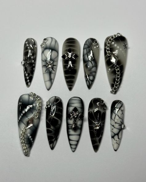 Gothic Chrome Nails, Black And Silver Chrome Nails, Chrome And Black Nails, Chrome Nail Set, Nails Black And Silver, Alcohol Wipes, Gothic Nails, Goth Nails, Grunge Nails