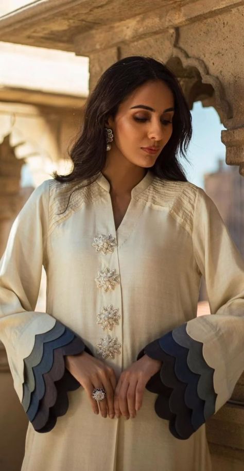 Pakistani Suits Sleeves Design, Stylish Sleeves Design For Kurtis, Sleeves Design For Kurtis, Kurti Sleeves Design, Pakistani Fancy Dresses, Pakistani Dresses Casual, Salwar Kamiz, Cotton Kurti Designs, Dress Design Patterns