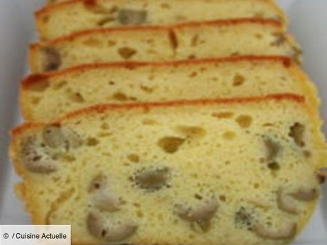 Recette Cake aux olives. Ingrédients (6 personnes) : 200 gr farine, 1 sachet levure chimique, 4 oeufs... - Découvrez toutes nos idées de repas et recettes sur Cuisine Actuelle Cake Aux Olives, Everyday Food, Cooking Tips, Parmesan, Easy Dinner, Banana Bread, Bread, Healthy Recipes, Snacks