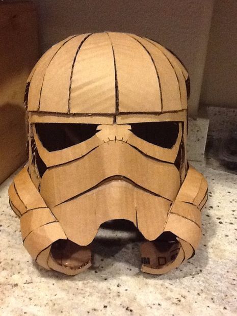 A very cool Instructable for Halloween or any time you just need to get your Geekout going! Star Wars Kids Crafts, Disfraz Star Wars, Star Wars Classroom, Cardboard Costume, Cardboard Mask, Star Wars Helmet, Star Wars Crafts, Stormtrooper Helmet, Diy Star