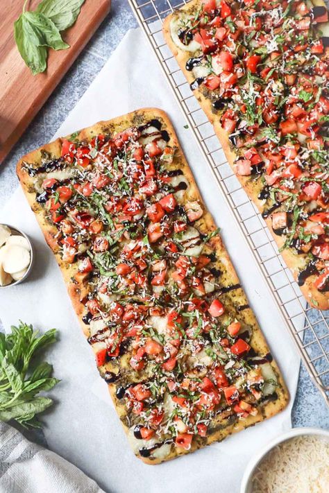 The Best Bruschetta Flatbread Pizza - Bless This Meal Quick Flatbread Recipe, Flatbread Bruschetta, Lunch Flatbread, Flatbread Meals, Bruschetta Flatbread, Flatbread Ideas, Olive Flatbread, Flatbread Appetizers, Best Bruschetta