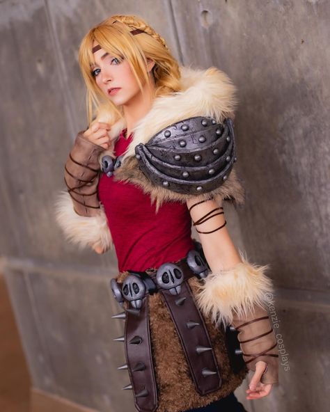 “Legend says that when the ground quakes or lava spews from the earth it’s dragons. Letting us know they’re still here.” 🐉 HTTYD 2 Astrid 📸: @deaththeasian How are you guys feeling about a live action How to Train Your Dragon? This series holds a huge place in my heart because it’s what began my love for cosplay and it’s overall an amazing series. I’ve done 3 Astrid cosplays and want to do more of that tells you how much I love these movies 😂 No matter what they do or don’t do, I will alwa... Liui Aquino, Astrid Costume, Astrid Cosplay, Batman Christian Bale, Astrid Hofferson, Httyd 2, Armor Clothing, Larp Armor, Dragon Costume