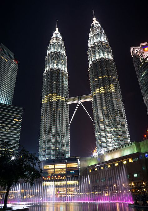 KLCC Nights Kl Night View, Klcc Aesthetic, Klcc Night View, Menara Klcc, Klcc View, Instagram Black Theme, The Twin Towers, Hijab Teen, Kuala Lumpur City